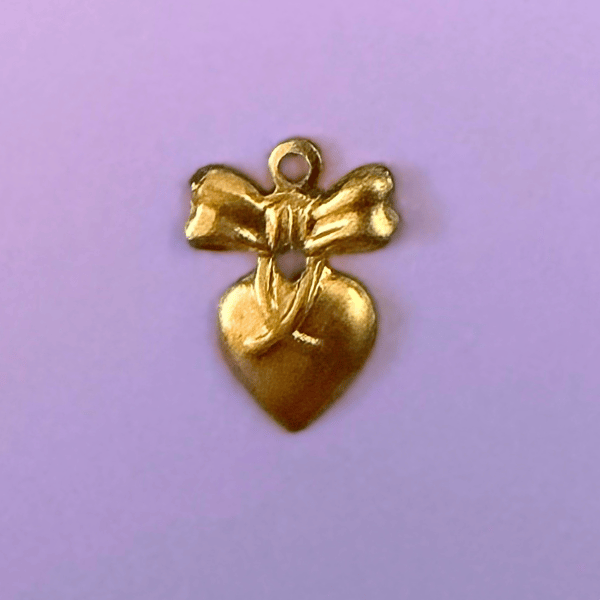 Essential: Tiny Heart and Bow Charm