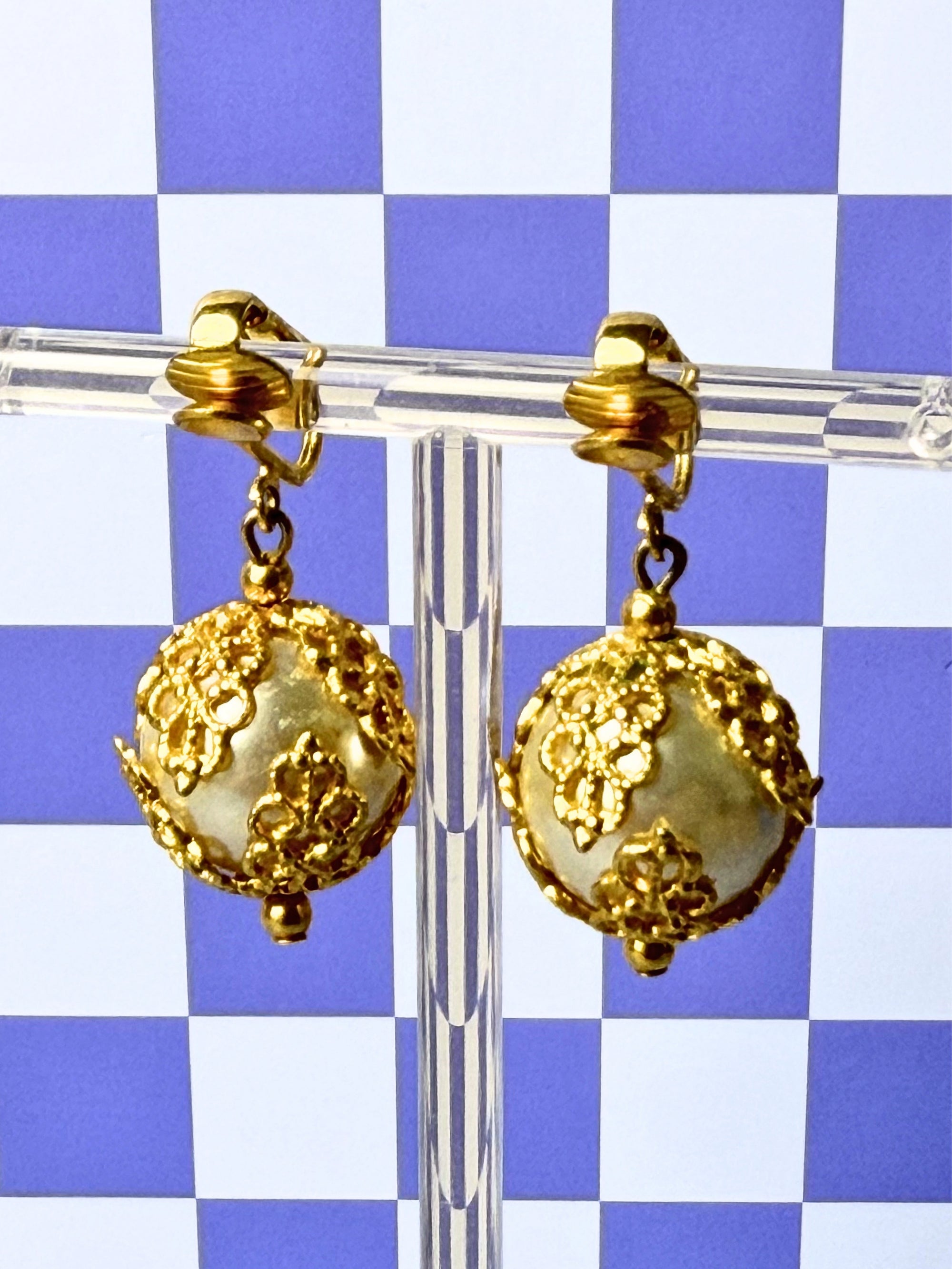 Midcentury Gold Filigree Drop Earrings